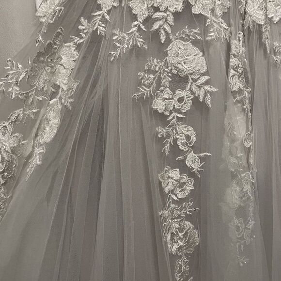 Elegant White Lace Evening Gown - Picture 10 of 13